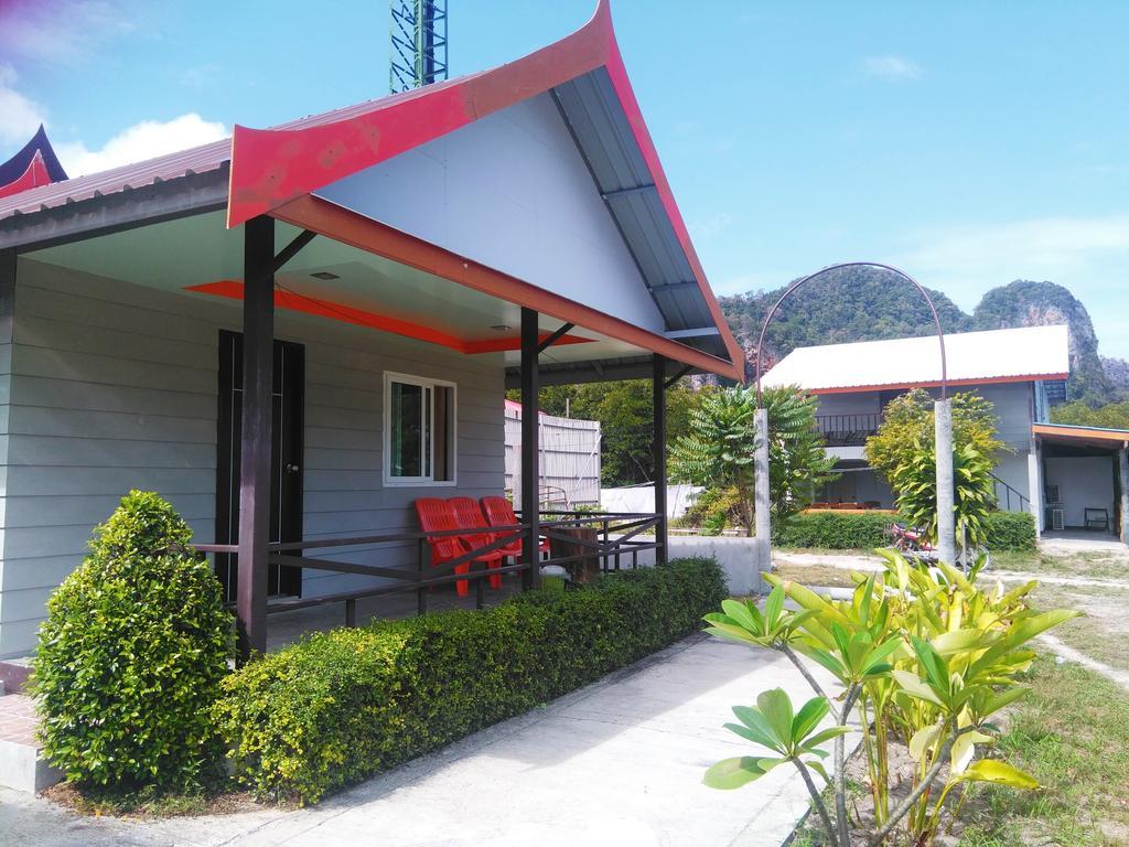 Phi Phi Coralbay Hotel Exterior photo